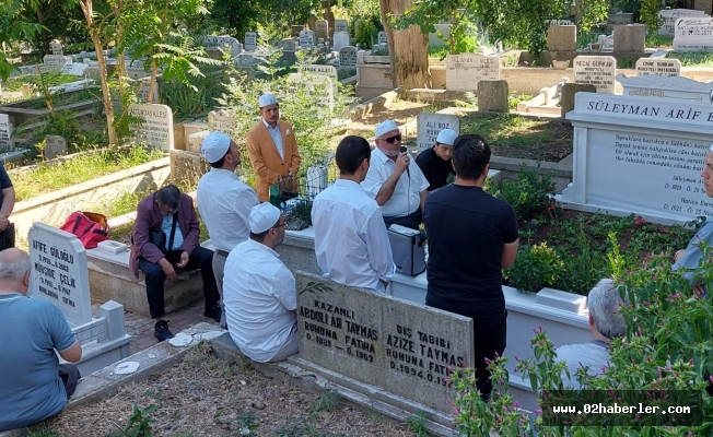Süleyman Arif Emre Vefatının 3. Yıldönümünde Mezarı Başında Anıldı