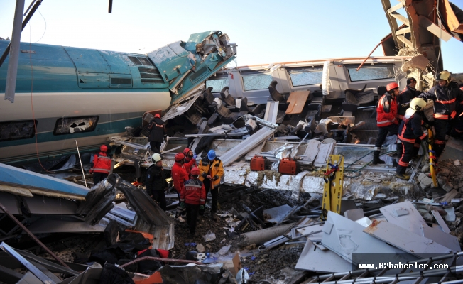 Tren Kazası: 9 Ölü Çok Sayıda Yaralı