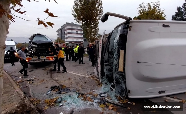 Kahramanmaraş'ta 5 aracın karıştığı kazada 17 kişi yaralandı